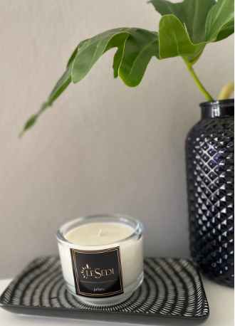 Aurora Clear Candle with elegant design and soy wax